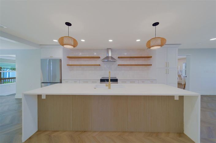 Image No.10-3 Bed Property for sale