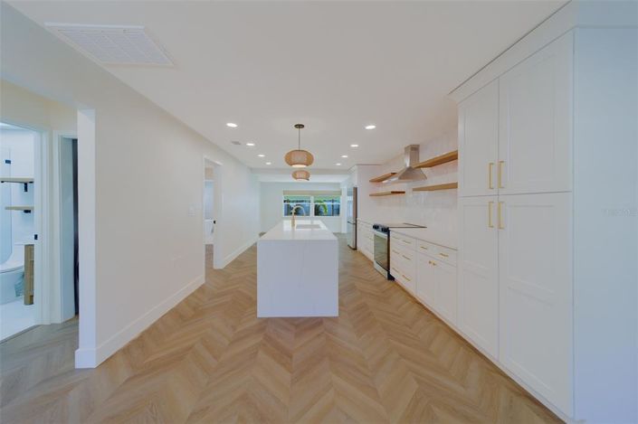 Image No.15-3 Bed Property for sale