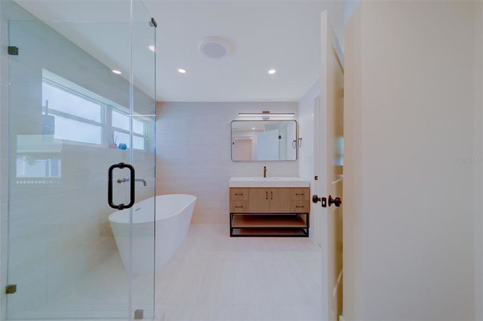 Image No.30-3 Bed Property for sale