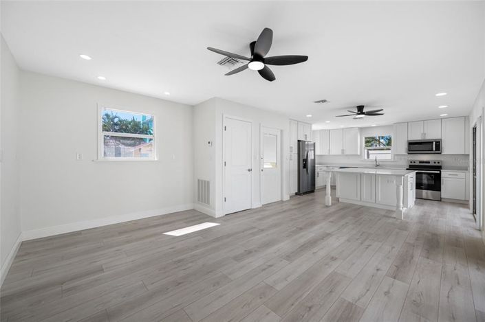 Image No.13-3 Bed Property for sale