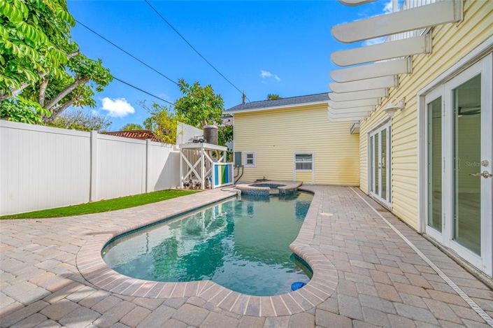 Image No.3-3 Bed Property for sale