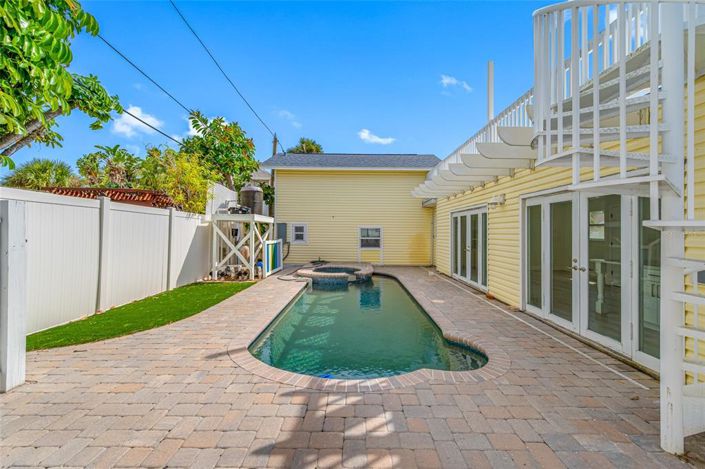 Image No.52-3 Bed Property for sale