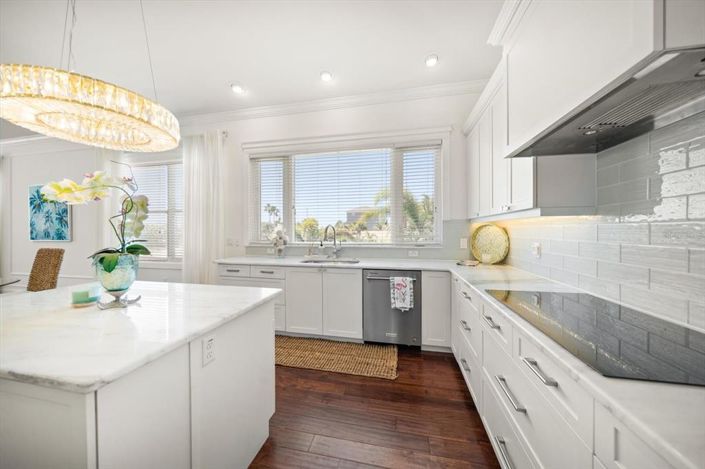 Image No.12-3 Bed Property for sale