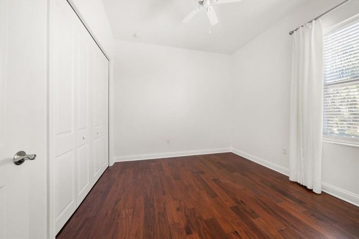 Image No.32-3 Bed Property for sale