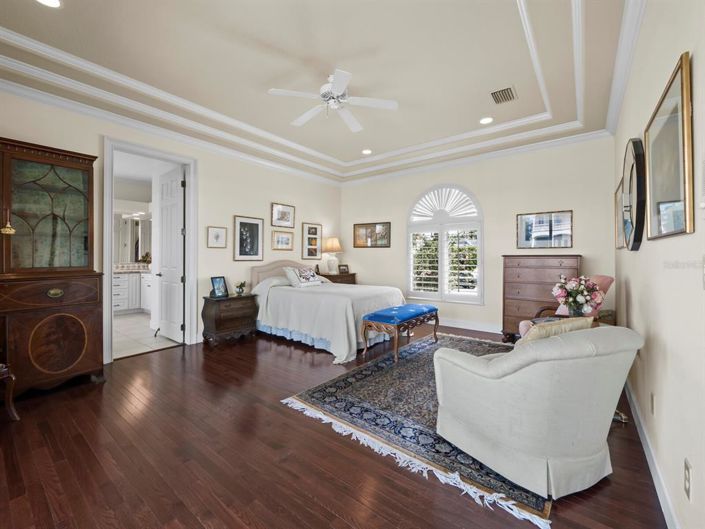 Image No.11-4 Bed Property for sale