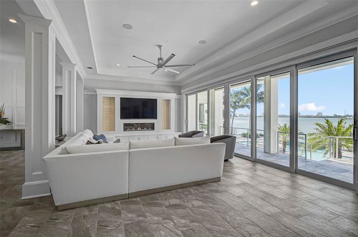 Image No.11-5 Bed Property for sale