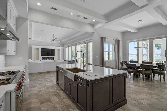 Image No.16-5 Bed Property for sale