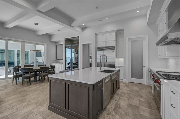 Image No.17-5 Bed Property for sale