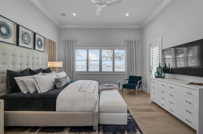 Image No.28-5 Bed Property for sale