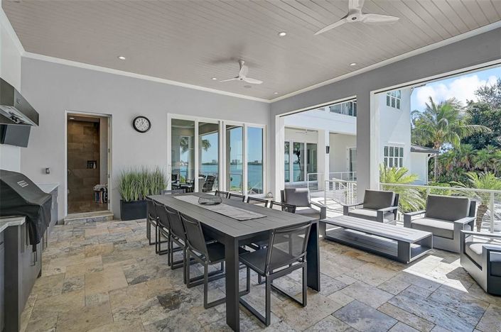 Image No.56-5 Bed Property for sale