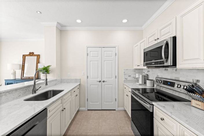 Image No.10-2 Bed Property for sale