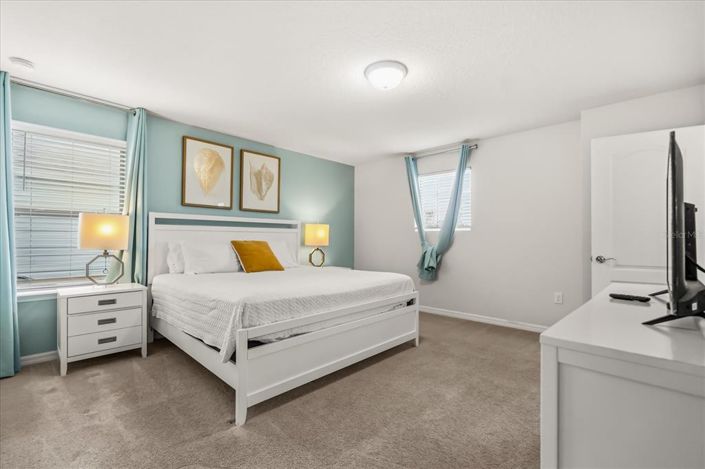 Image No.12-6 Bed Property for sale