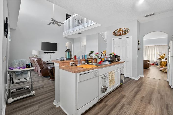 Image No.12-5 Bed Property for sale