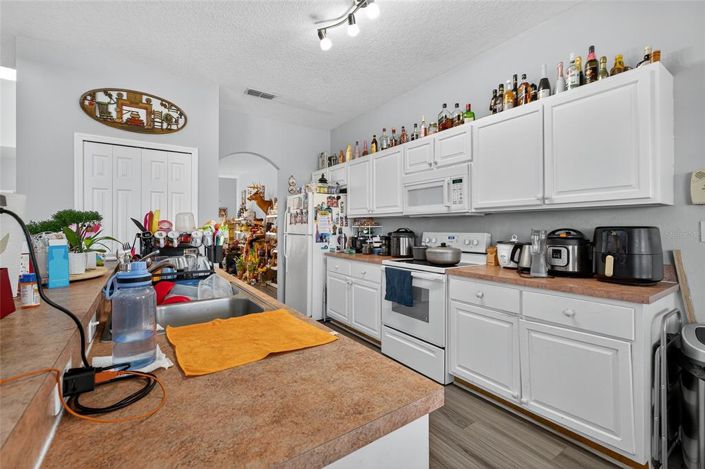 Image No.13-5 Bed Property for sale