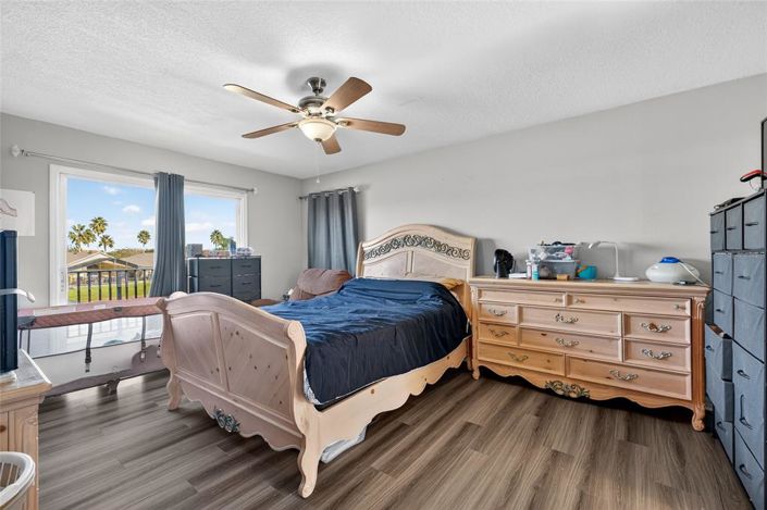 Image No.24-5 Bed Property for sale