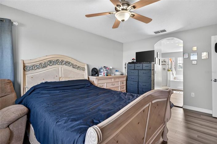 Image No.25-5 Bed Property for sale