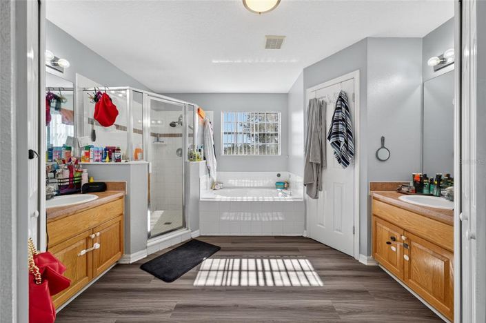 Image No.26-5 Bed Property for sale