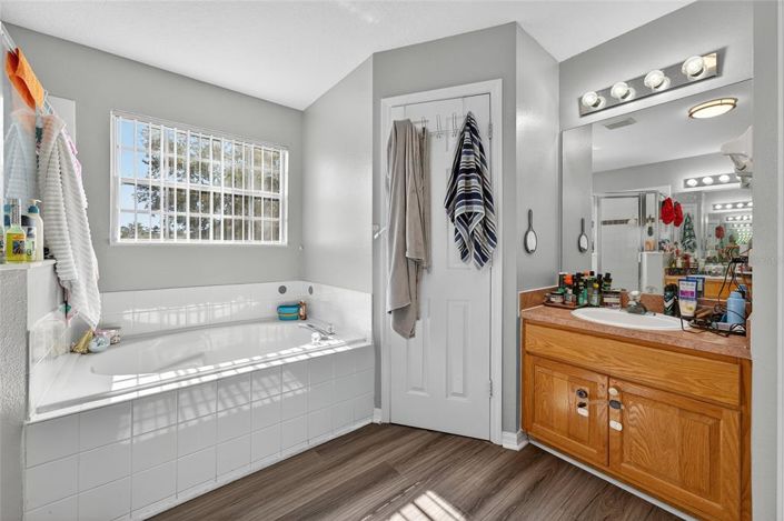 Image No.27-5 Bed Property for sale