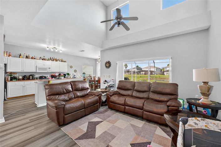 Image No.8-5 Bed Property for sale