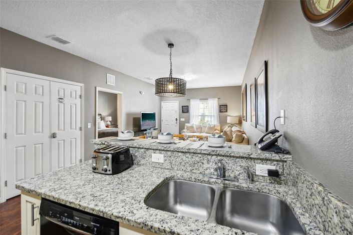 Image No.11-3 Bed Townhouse for sale