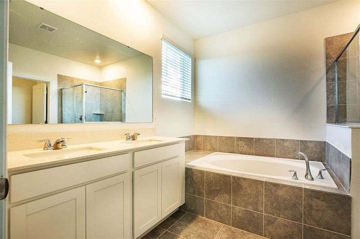 Image No.16-4 Bed Townhouse for sale