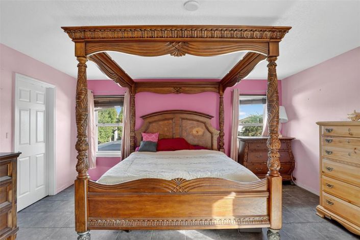 Image No.25-3 Bed Property for sale