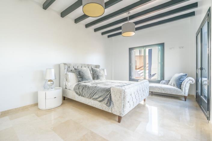 Image No.40-5 Bed Villa / Detached for sale