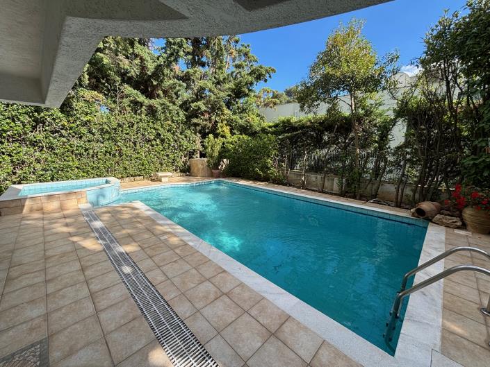 Image No.2-6 Bed House for sale