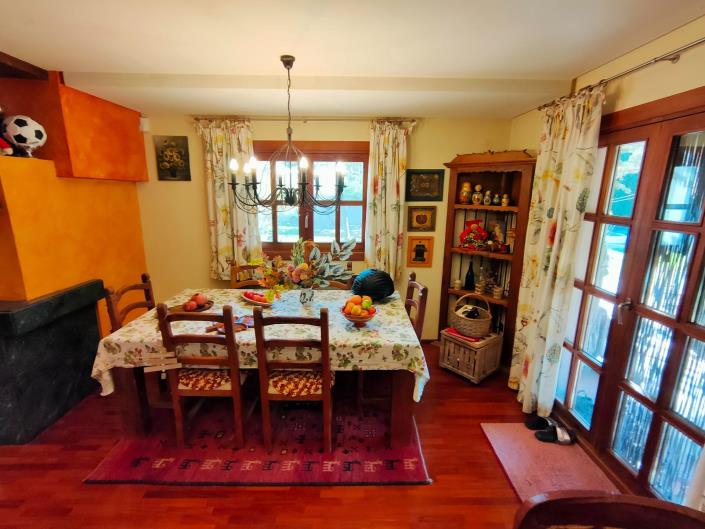 Image No.6-4 Bed House for sale