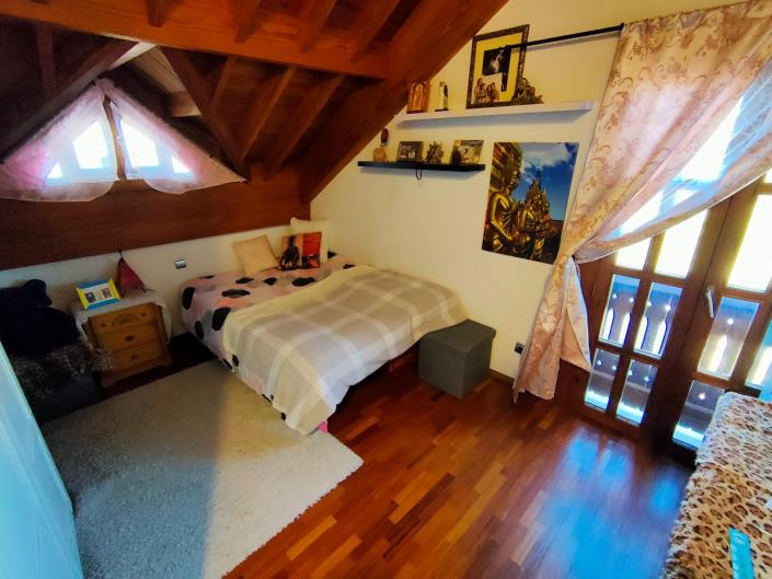 Image No.25-4 Bed House for sale