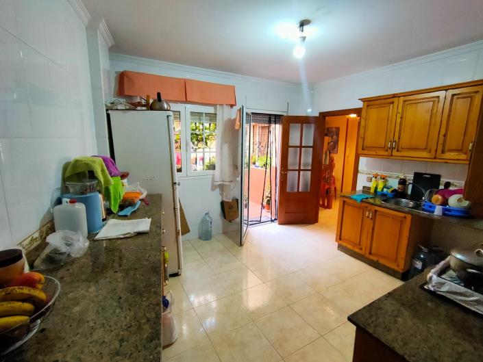 Image No.7-4 Bed House for sale