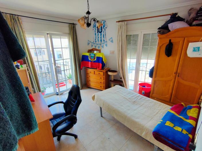 Image No.12-4 Bed House for sale