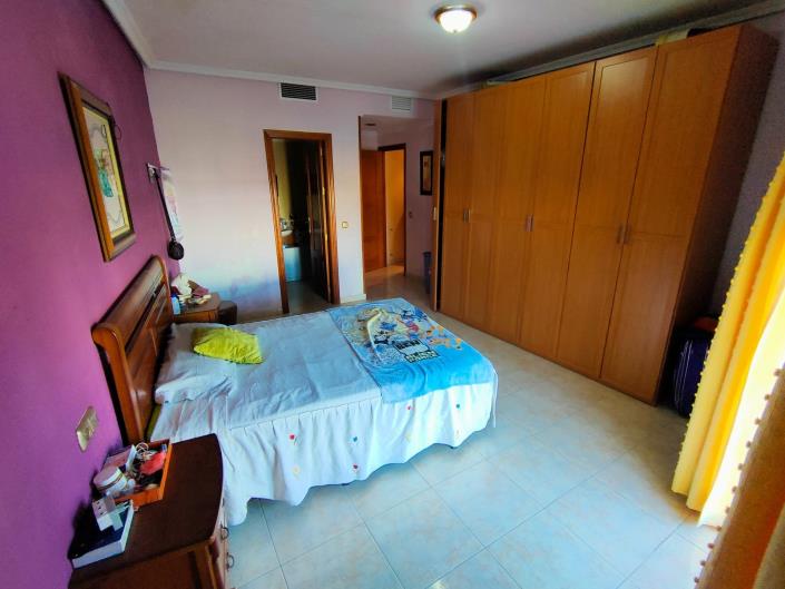 Image No.16-4 Bed House for sale