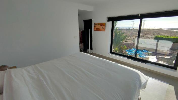 Image No.13-3 Bed Villa / Detached for sale