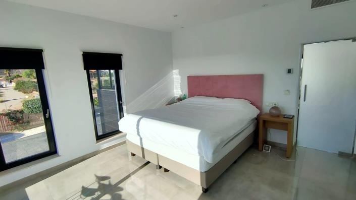 Image No.15-3 Bed Villa / Detached for sale