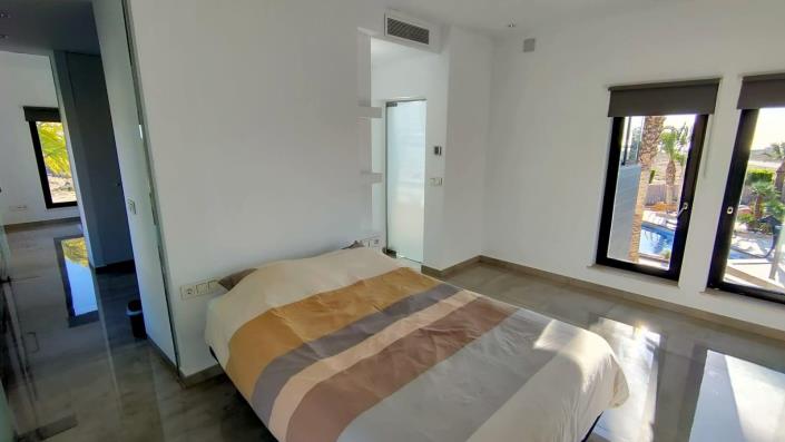 Image No.23-3 Bed Villa / Detached for sale