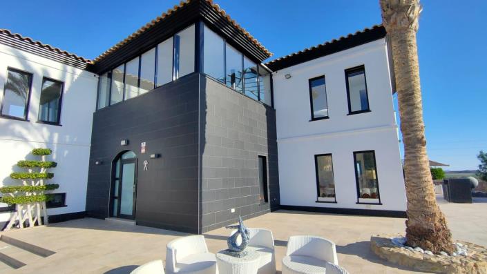 Image No.47-3 Bed Villa / Detached for sale