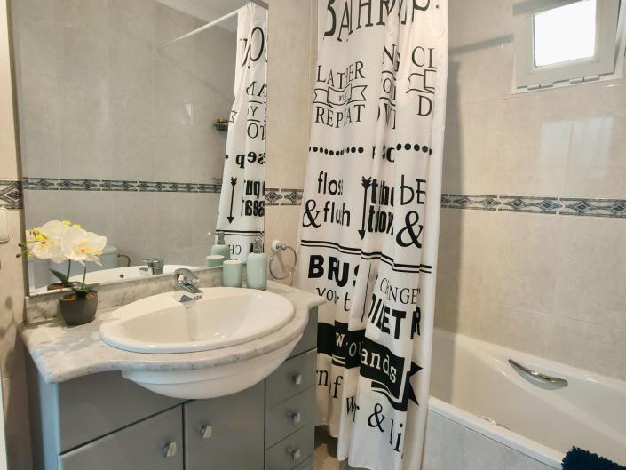 Image No.23-3 Bed Chalet for sale