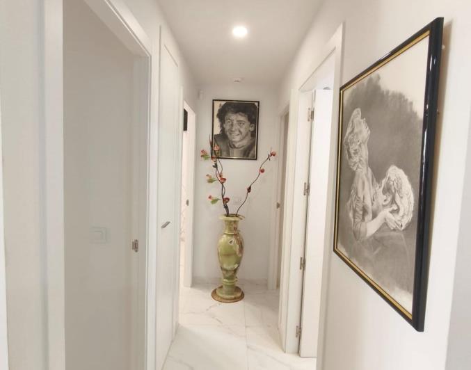 Image No.8-3 Bed Apartment for sale