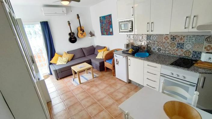 Image No.4-2 Bed House for sale