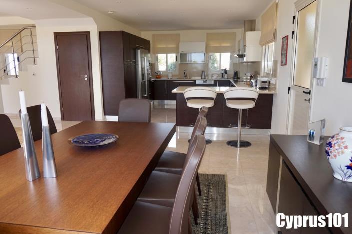 Image No.23-3 Bed Villa / Detached for sale