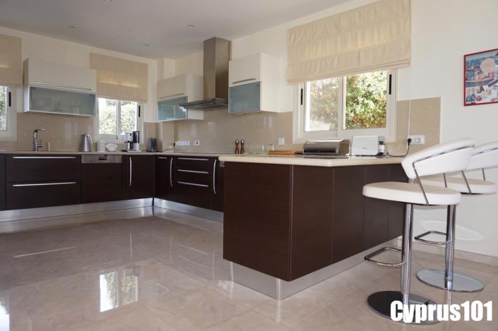 Image No.24-3 Bed Villa / Detached for sale