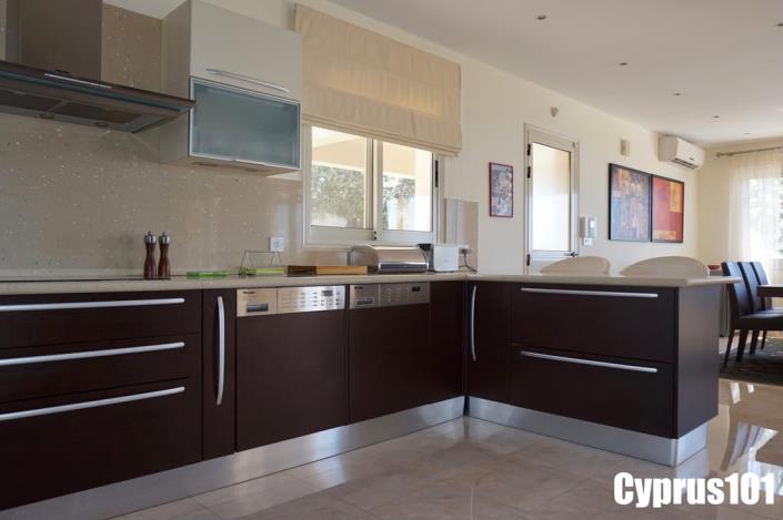 Image No.25-3 Bed Villa / Detached for sale