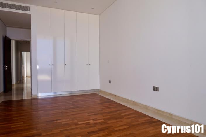 Image No.40-5 Bed Villa / Detached for sale