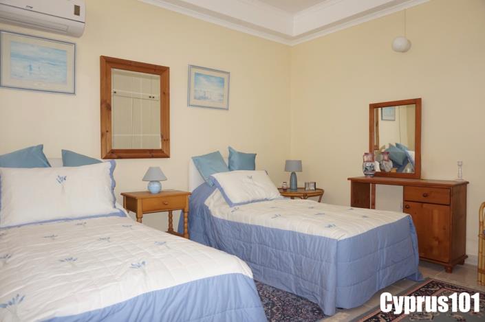 Image No.36-5 Bed Villa / Detached for sale