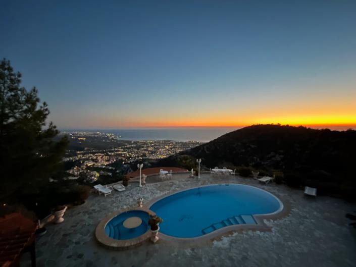 Image No.39-4 Bed Villa / Detached for sale