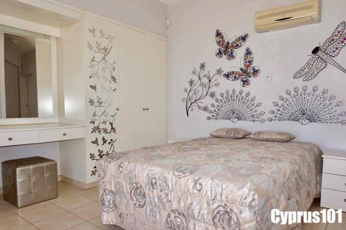 Image No.24-3 Bed Villa / Detached for sale