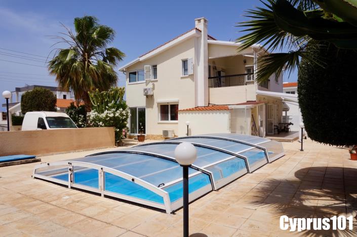 Image No.1-3 Bed Villa / Detached for sale