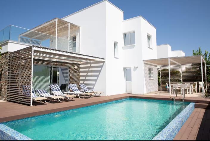 Image No.1-3 Bed Villa / Detached for sale