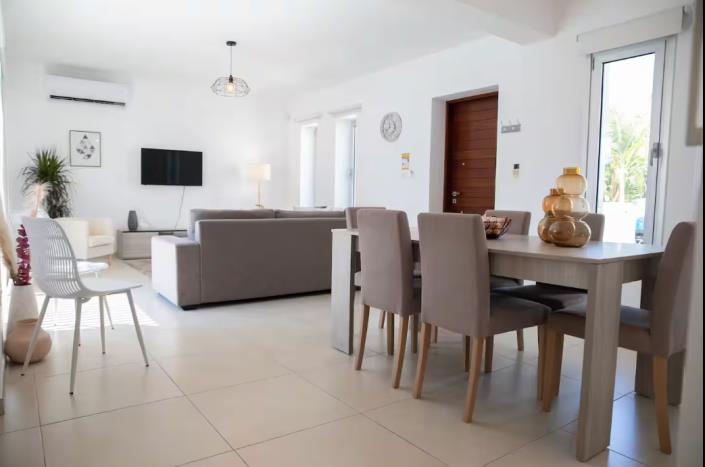 Image No.8-3 Bed Villa / Detached for sale